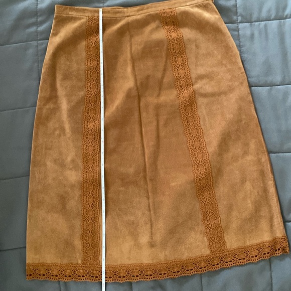 INC Internationsl Concepts 100% suede leather skirt. Acetate Lining. - Picture 4 of 7